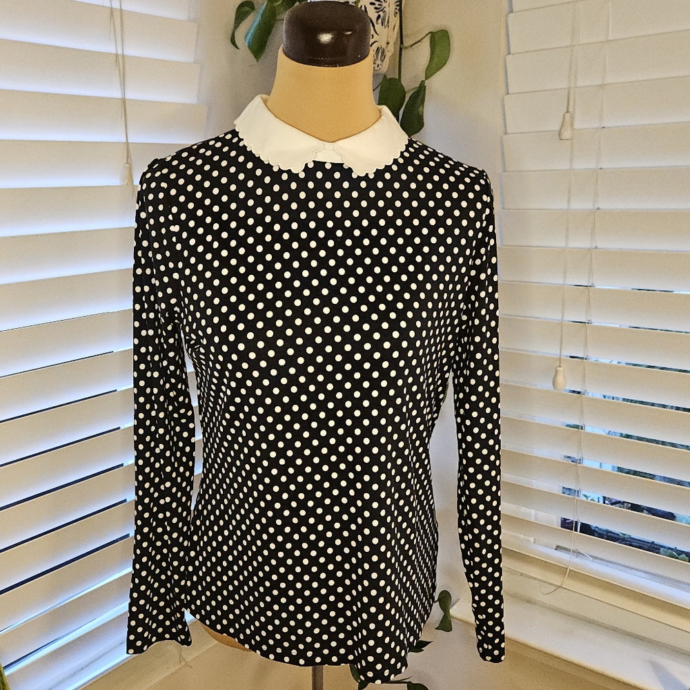 Hobbs Black and White Polka Dot Fitted Blouse with Scalloped Collar